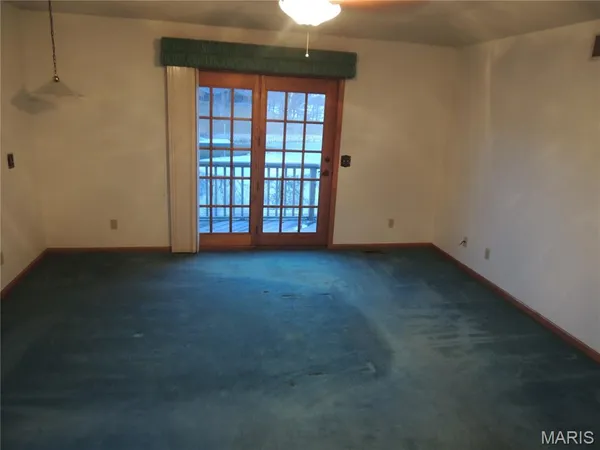 $989,800 | 6 Willow Cir Drive, Greenville, IL 62246