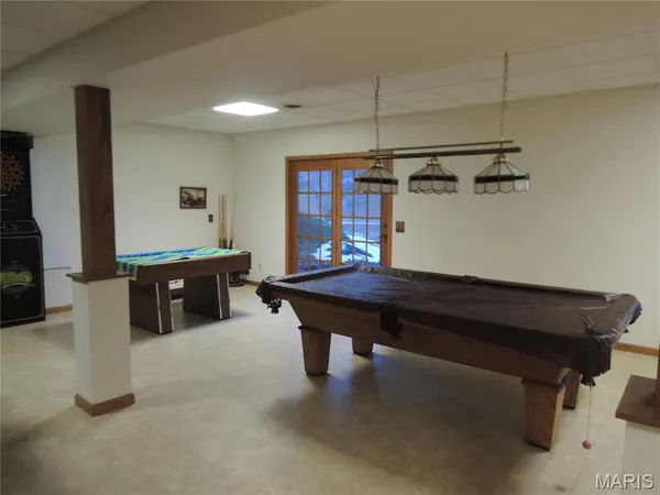 $989,800 | 6 Willow Cir Drive, Greenville, IL 62246