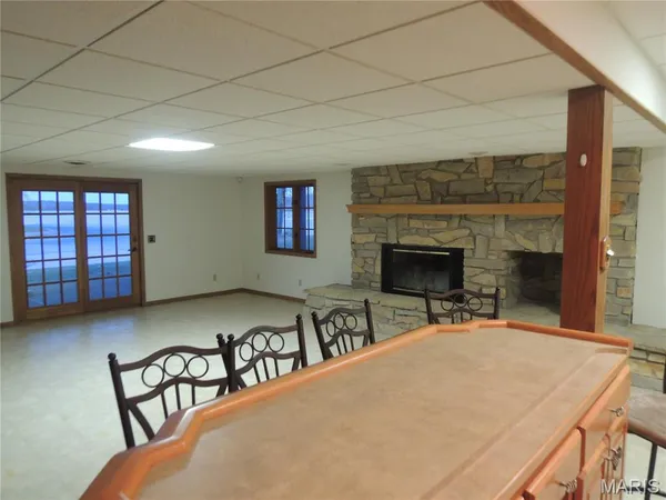 $989,800 | 6 Willow Cir Drive, Greenville, IL 62246