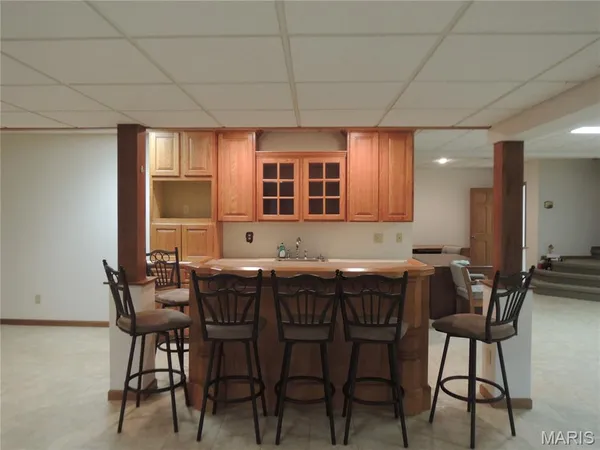 $989,800 | 6 Willow Cir Drive, Greenville, IL 62246