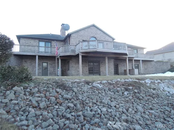 $989,800 | 6 Willow Cir Drive, Greenville, IL 62246