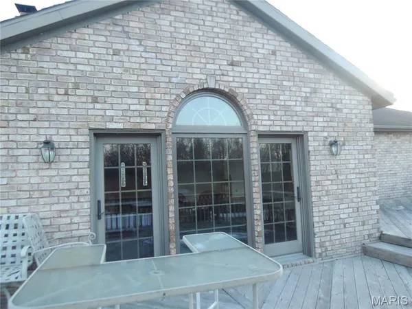 $989,800 | 6 Willow Cir Drive, Greenville, IL 62246