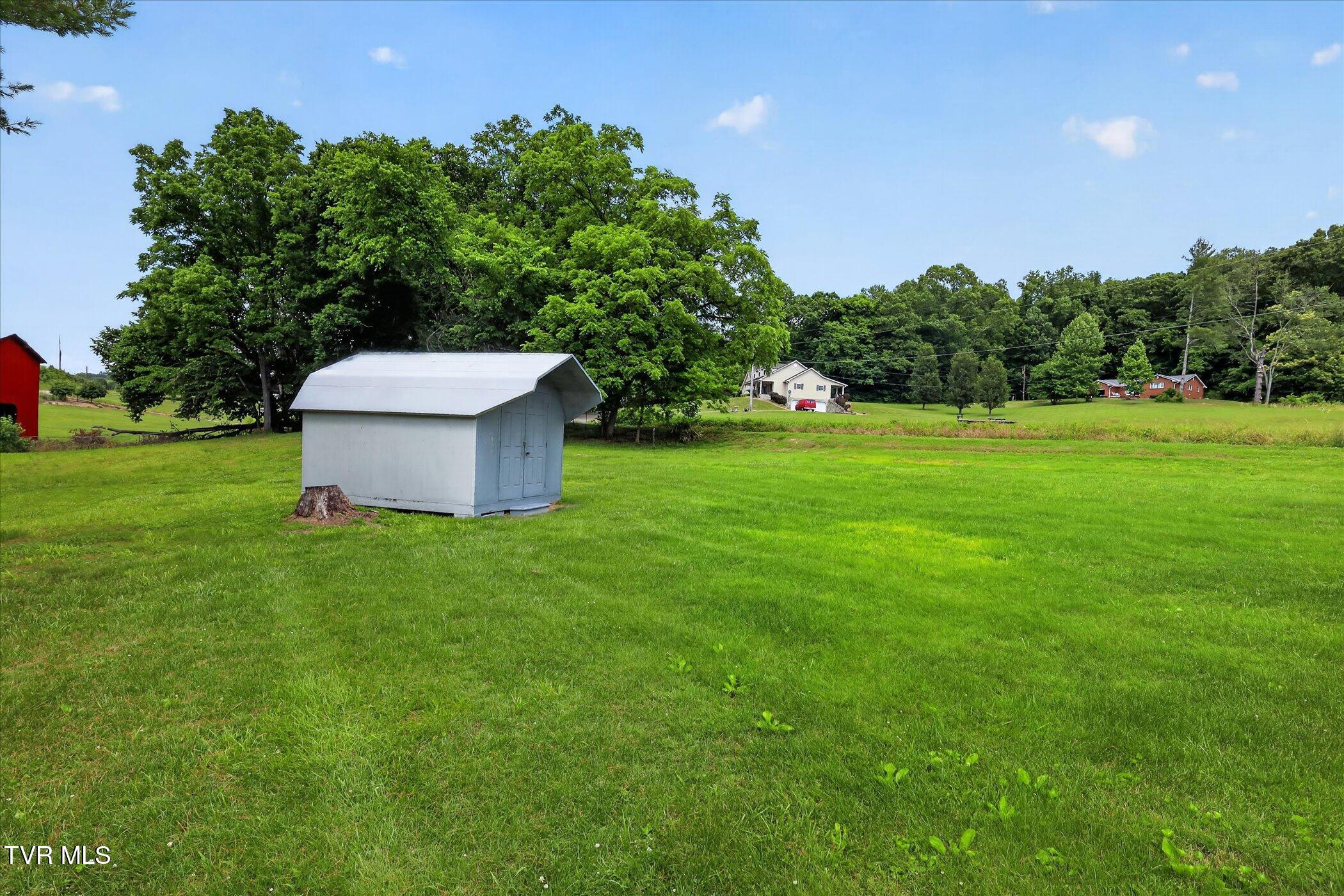 465 Mulberry Road Greeneville, TN 37745 - Photo 13 of 14 32-465-Mulberry-Rd-Greeneville-WindowSti