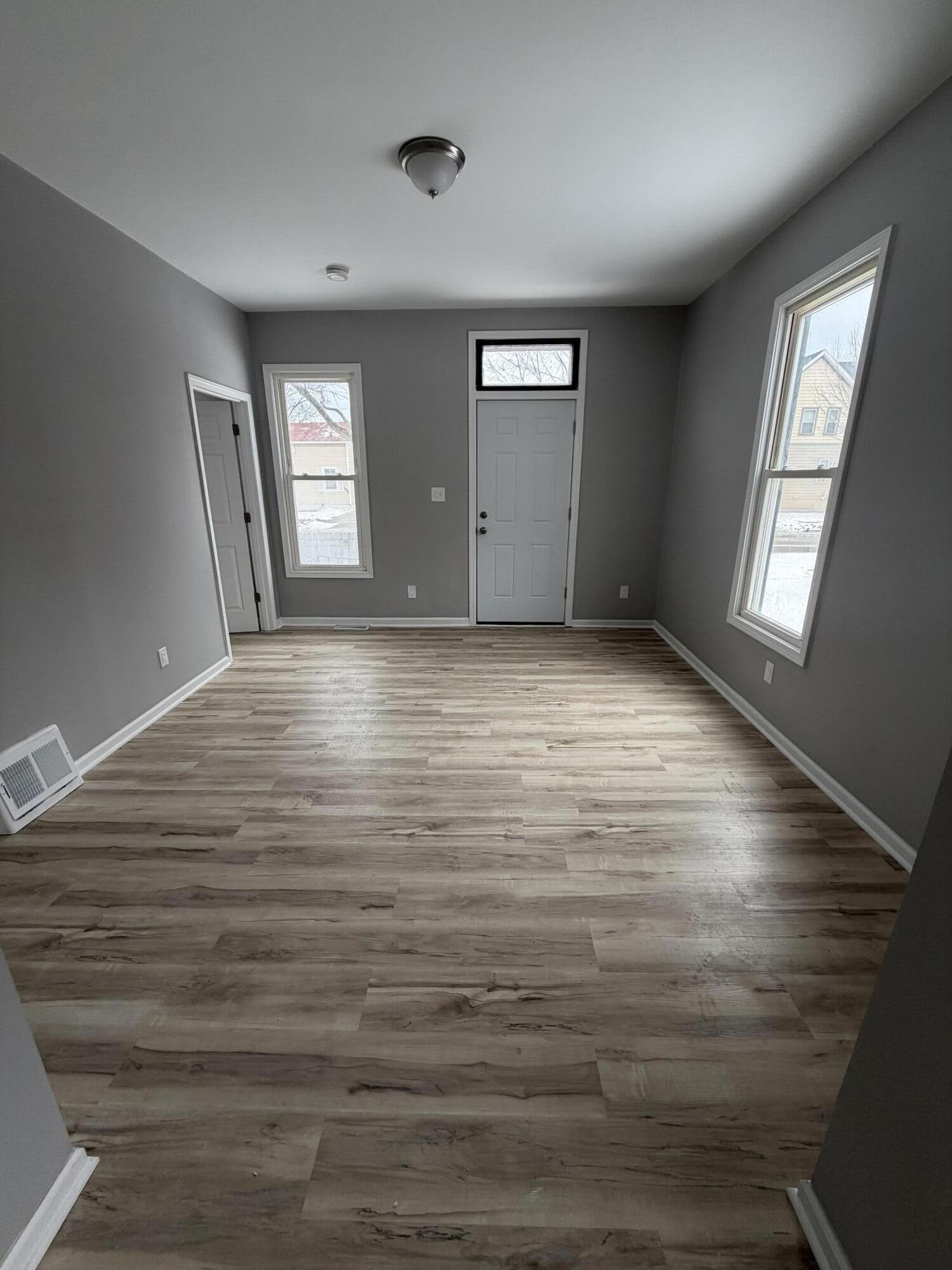 1646 Center Street Racine, WI 53403 - Photo 5 of 16 IMG_1807