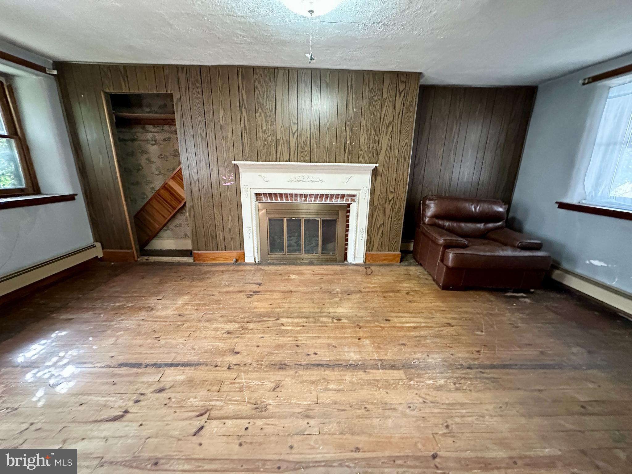 2729 Frederick Road Baltimore, MD 21228 - Photo 11 of 42 Family Room