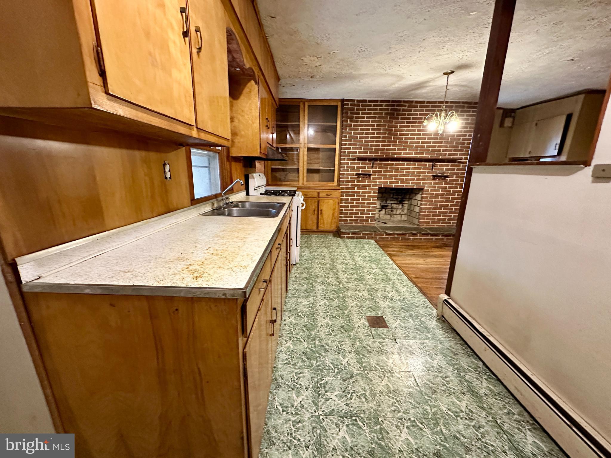 2729 Frederick Road Baltimore, MD 21228 - Photo 16 of 42 Kitchen