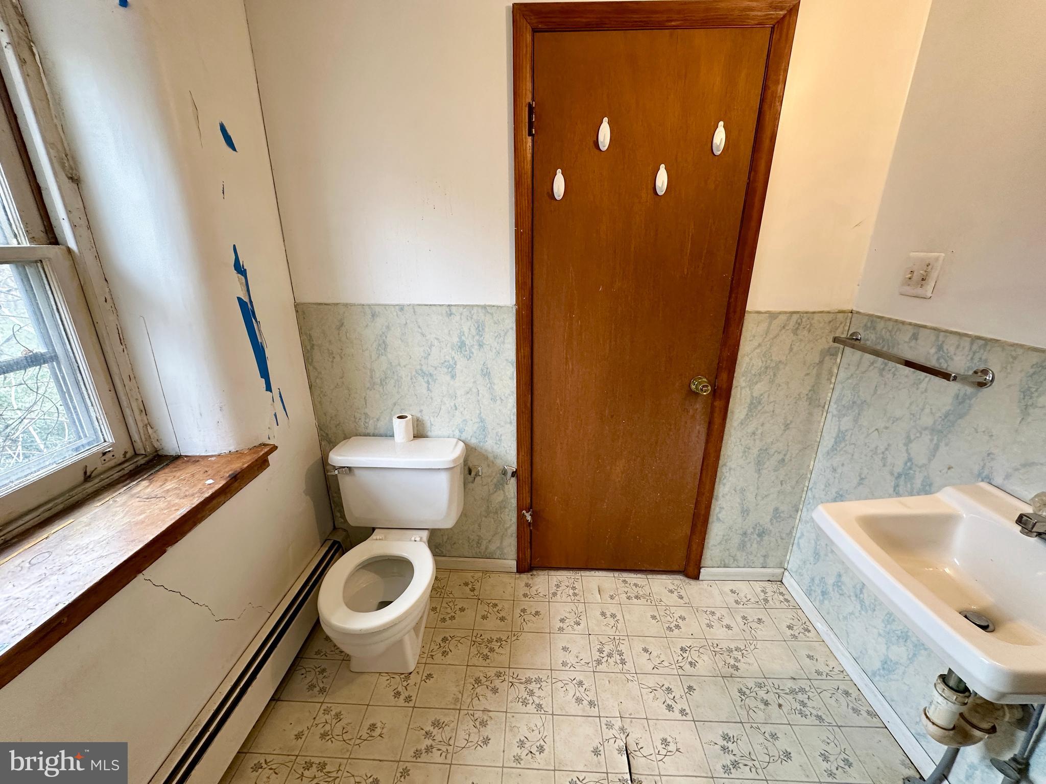 2729 Frederick Road Baltimore, MD 21228 - Photo 21 of 42 Bathroom