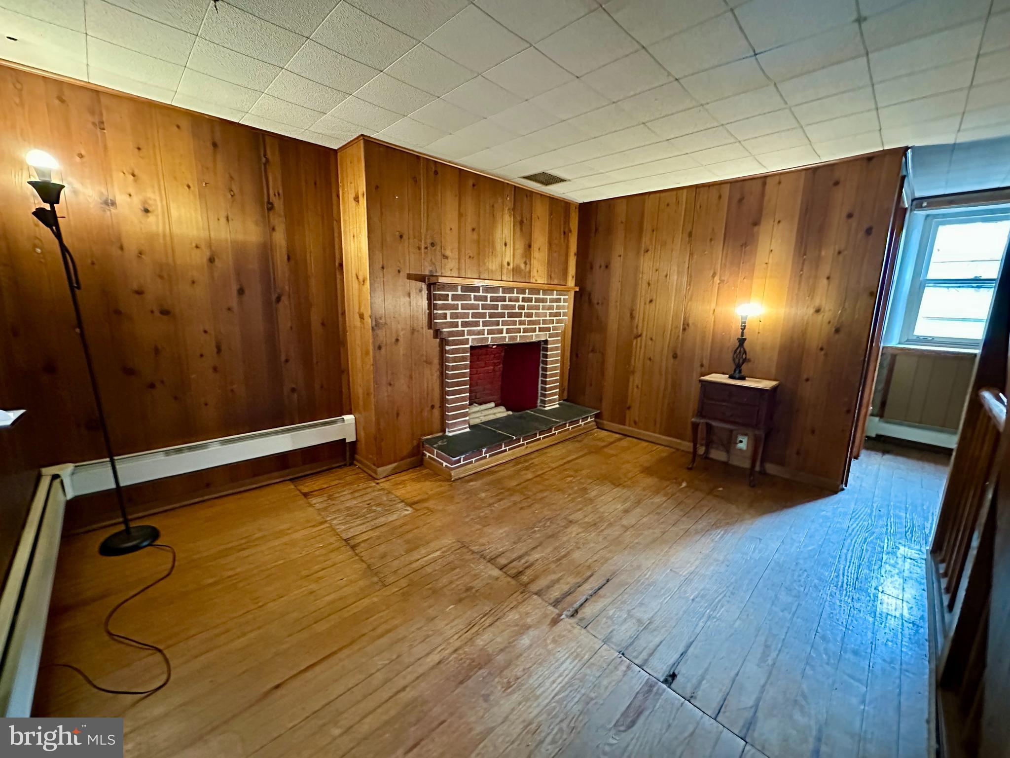 2729 Frederick Road Baltimore, MD 21228 - Photo 4 of 42 Living Room