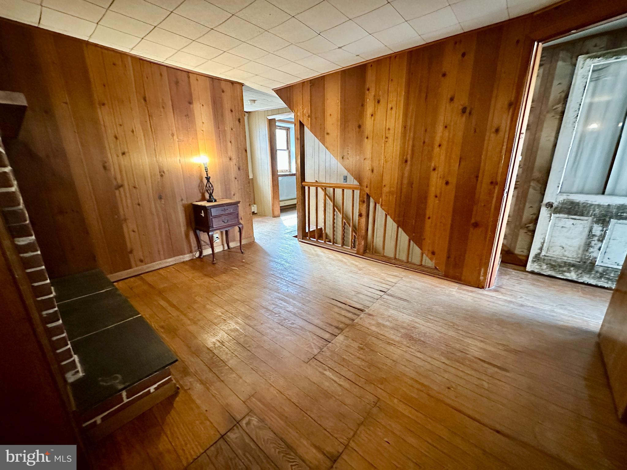 2729 Frederick Road Baltimore, MD 21228 - Photo 5 of 42 Living Room