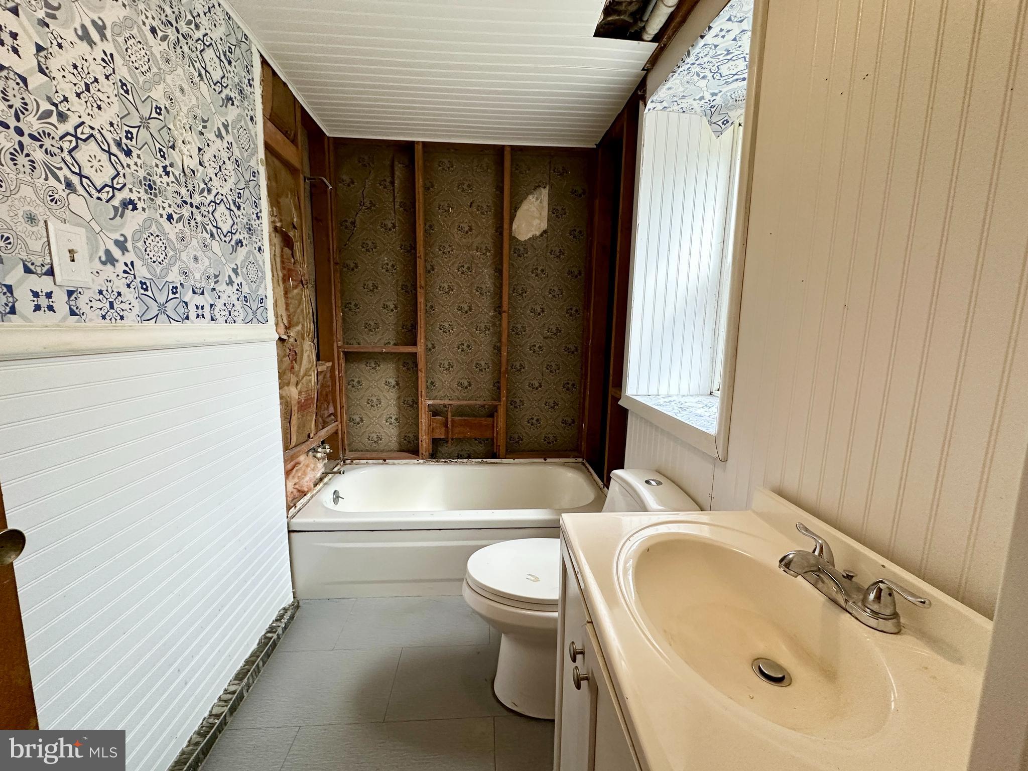2729 Frederick Road Baltimore, MD 21228 - Photo 7 of 42 Bathroom