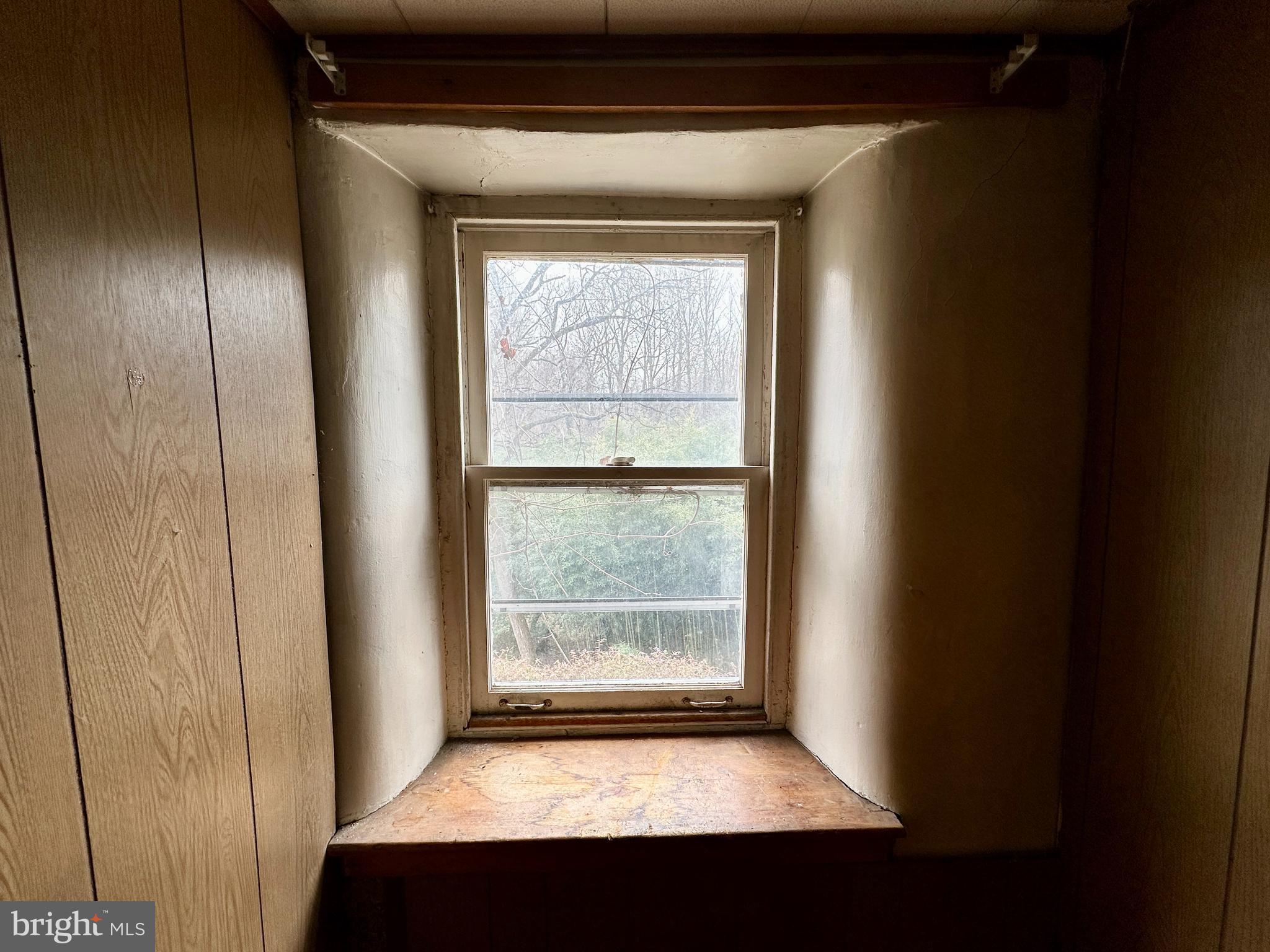 2729 Frederick Road Baltimore, MD 21228 - Photo 8 of 42 Deep windows