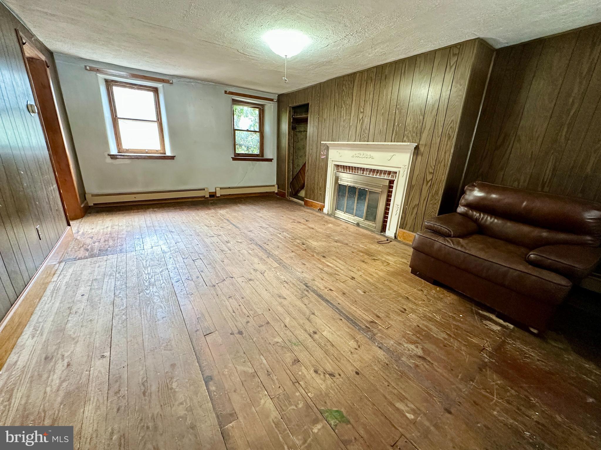 2729 Frederick Road Baltimore, MD 21228 - Photo 9 of 42 Family Room