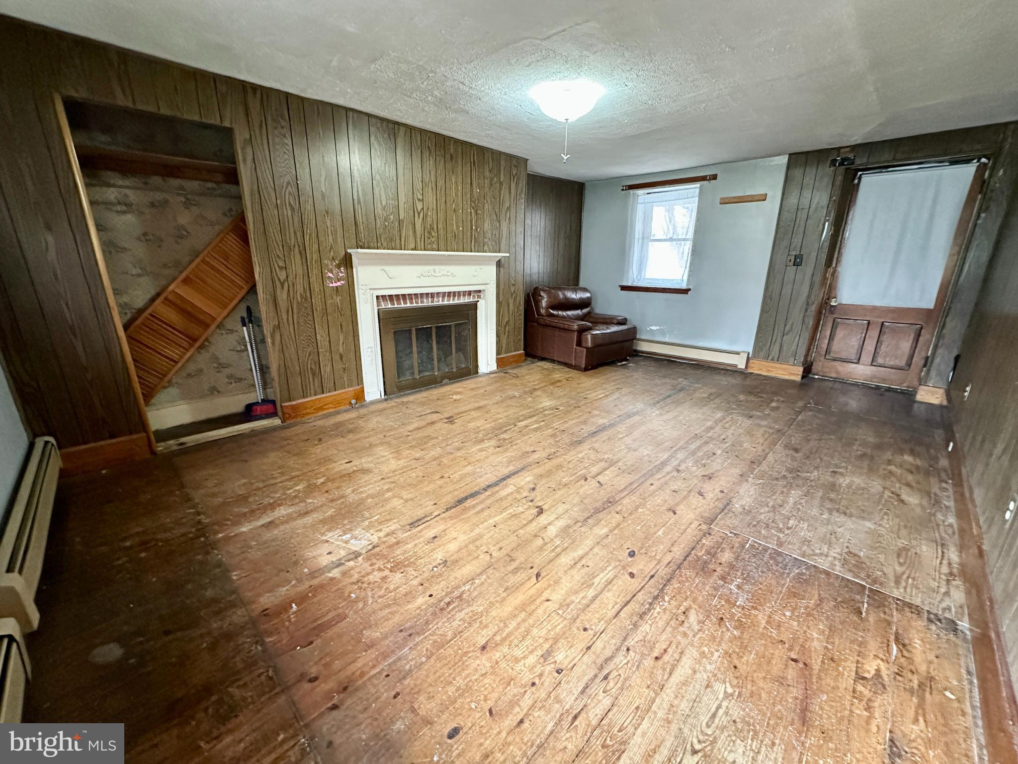 2729 Frederick Road Baltimore, MD 21228 - Photo 10 of 42 Family Room
