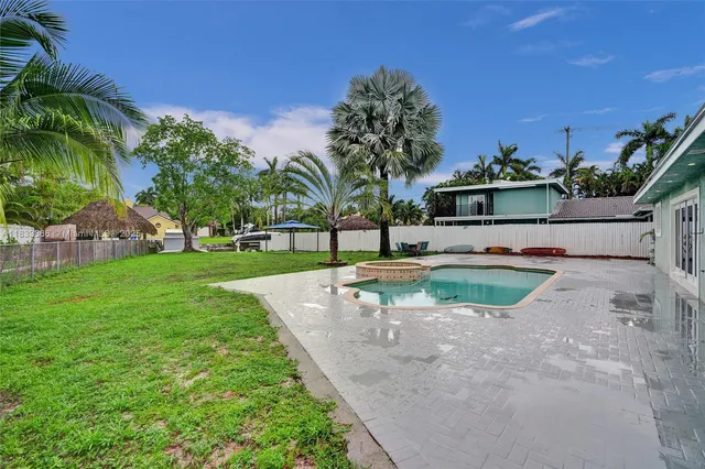 $950,000 | 5840 Southwest 19th Street, Plantation, FL 33317