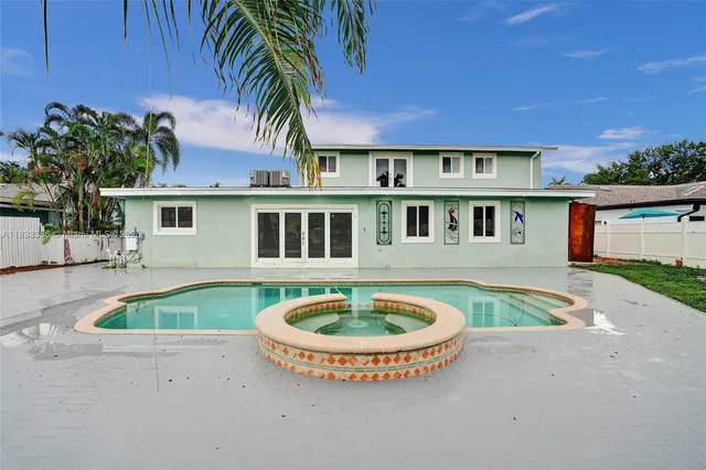 $950,000 | 5840 Southwest 19th Street, Plantation, FL 33317