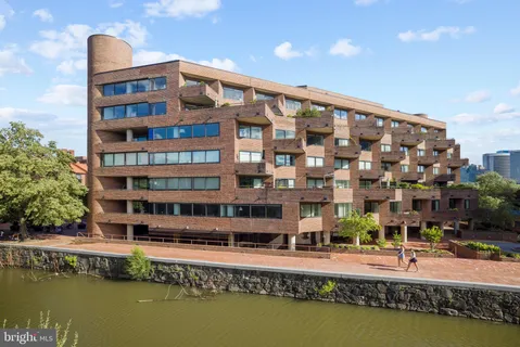 $1,100,000 | 1015 33rd Street Northwest, Unit 402, Washington, DC 20007