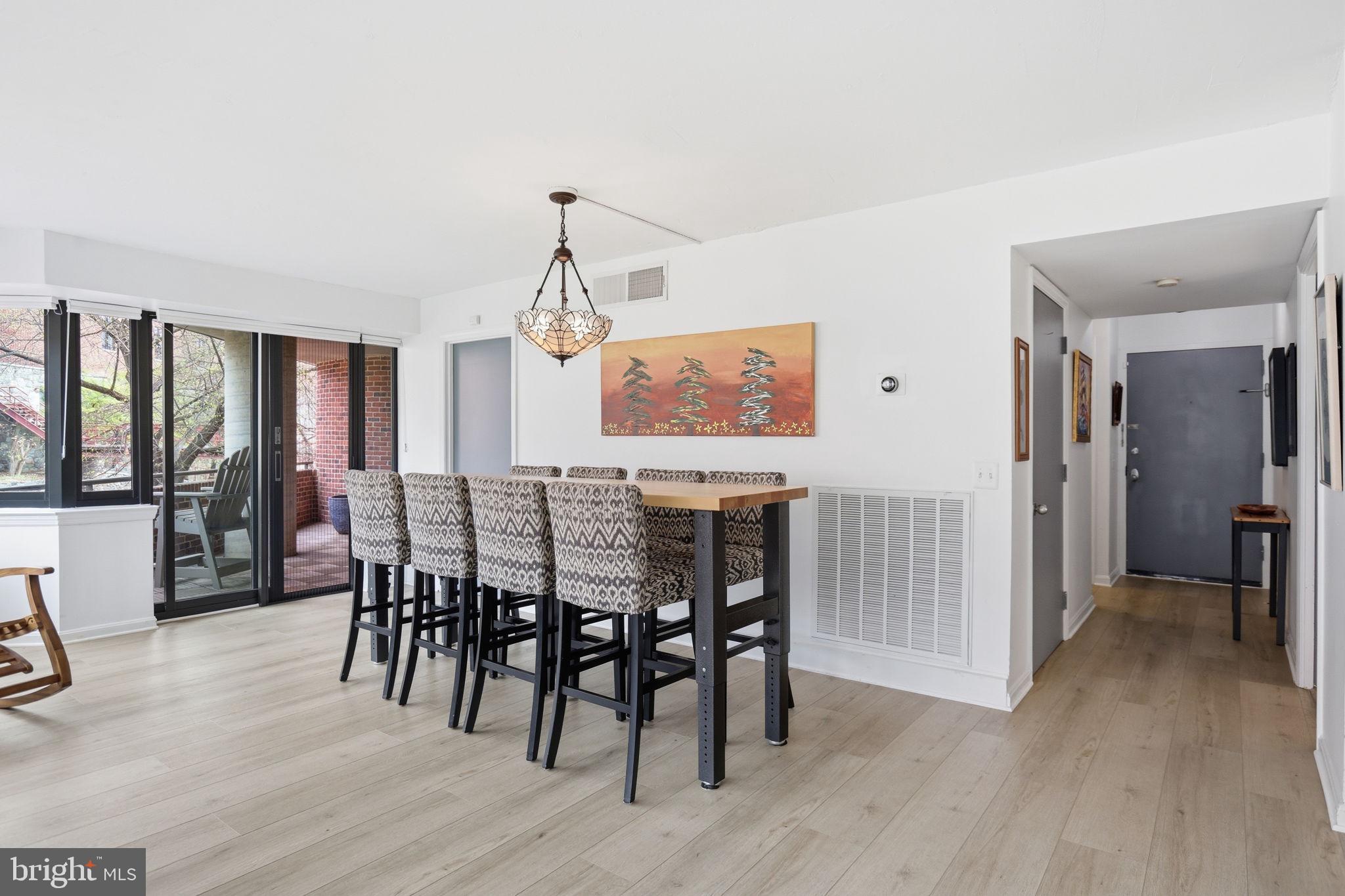 1015 33rd Street Northwest, Unit 402 Washington, DC 20007 - Photo 6 of 26 Dining area