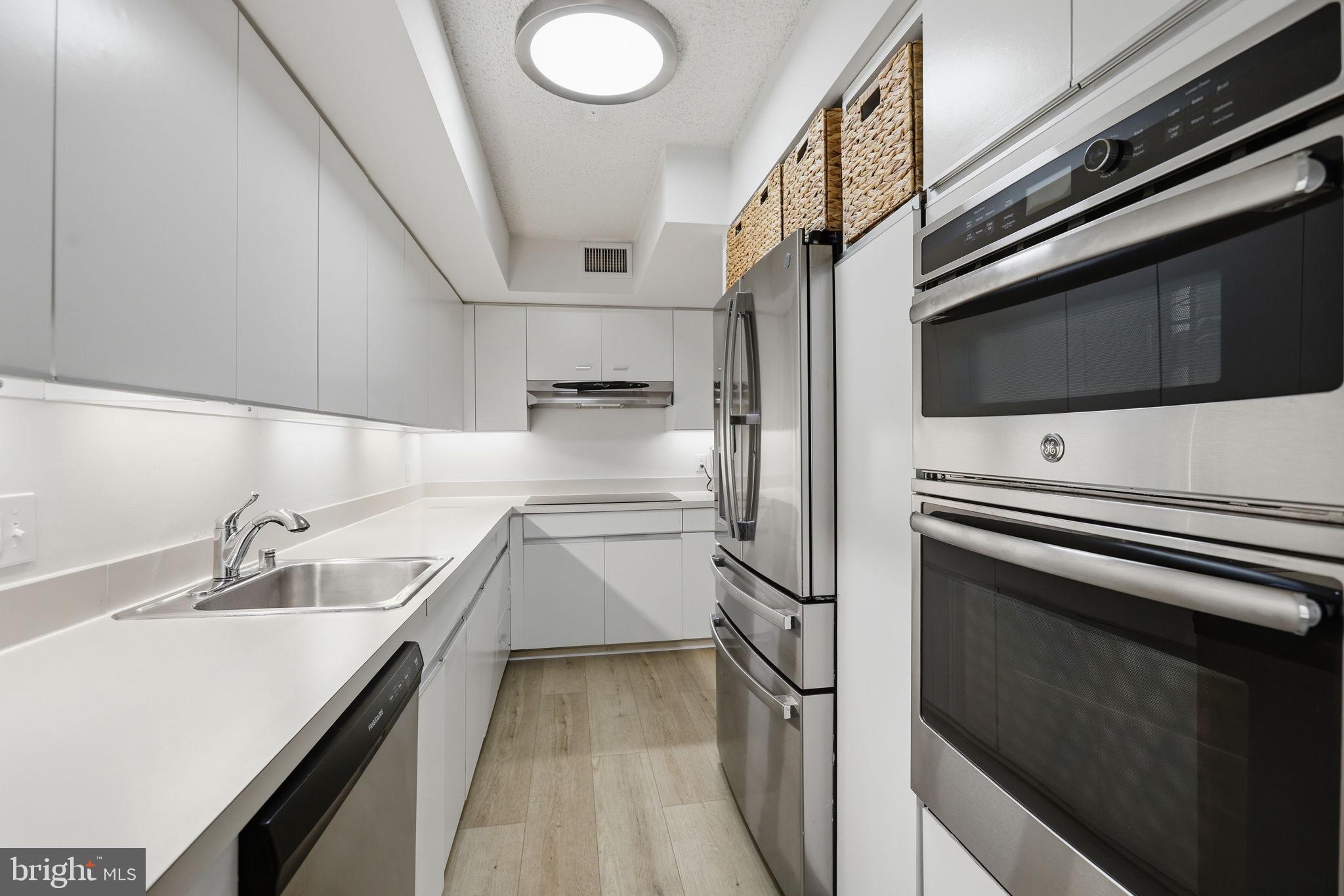 1015 33rd Street Northwest, Unit 402 Washington, DC 20007 - Photo 9 of 26 Kitchen