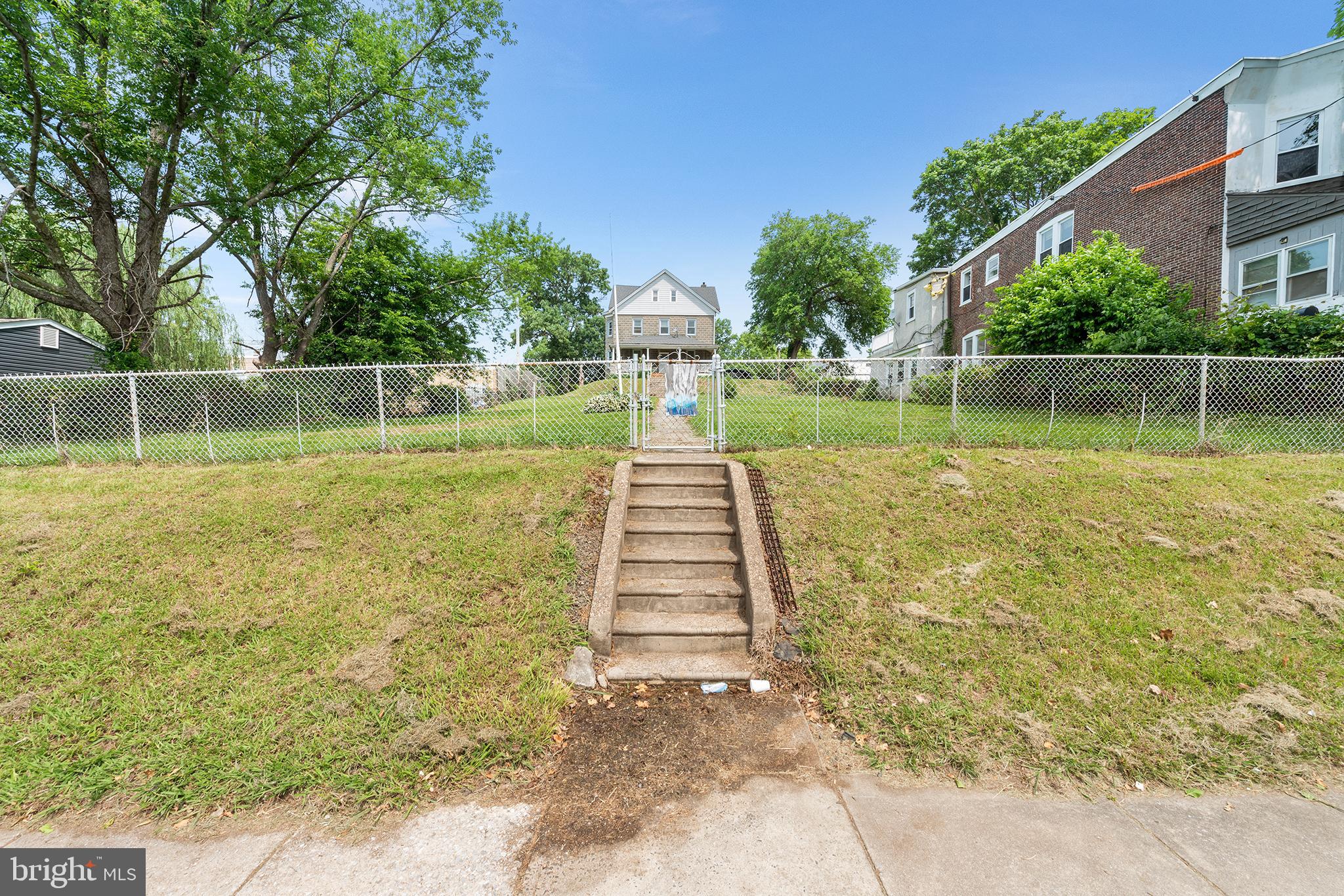 138 West Ridge Road Linwood, PA 19061 - Photo 29 of 39 Large, fully fenced in yard