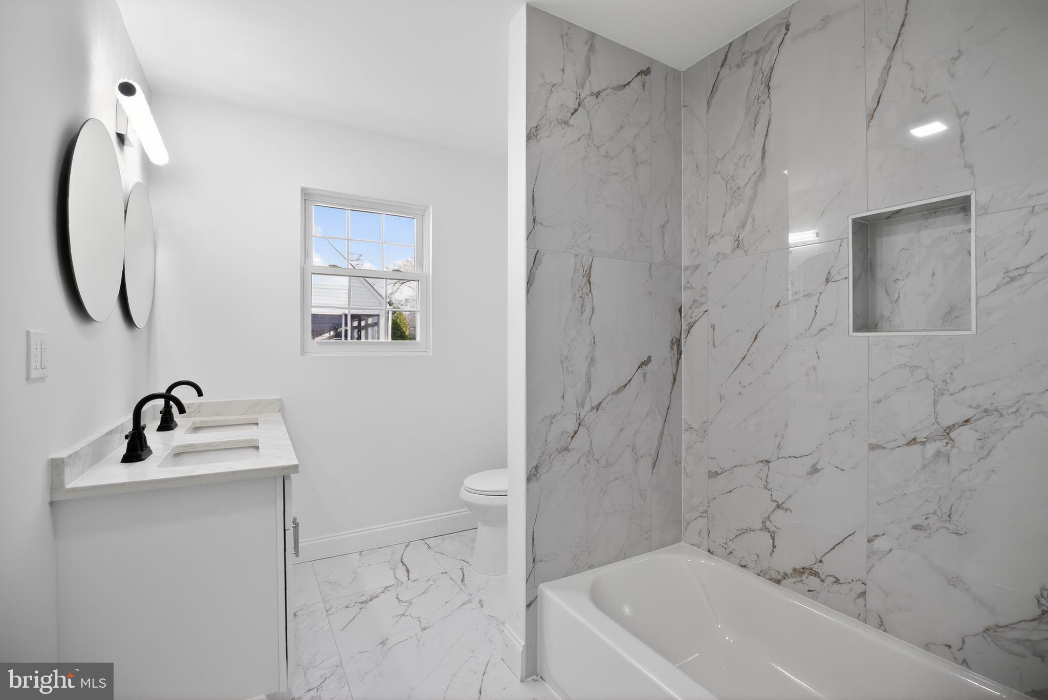 931 Woodlane Road Westampton, NJ 08060 - Photo 20 of 33 a bathroom with a sink a toilet and a bathtub