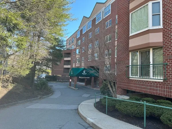 $729,900 | 1 Watermill Place, Unit 316, Arlington, MA 02476