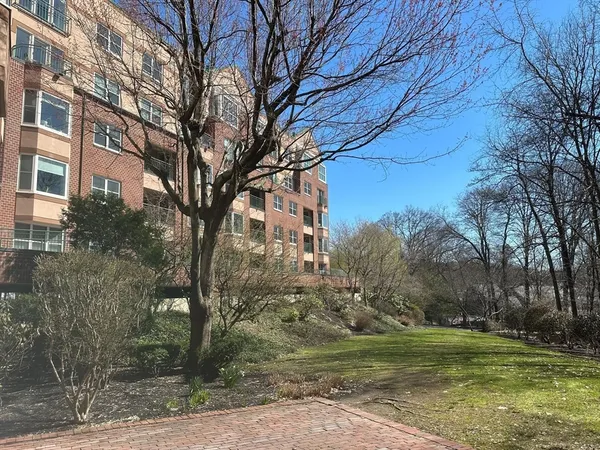 $729,900 | 1 Watermill Place, Unit 316, Arlington, MA 02476