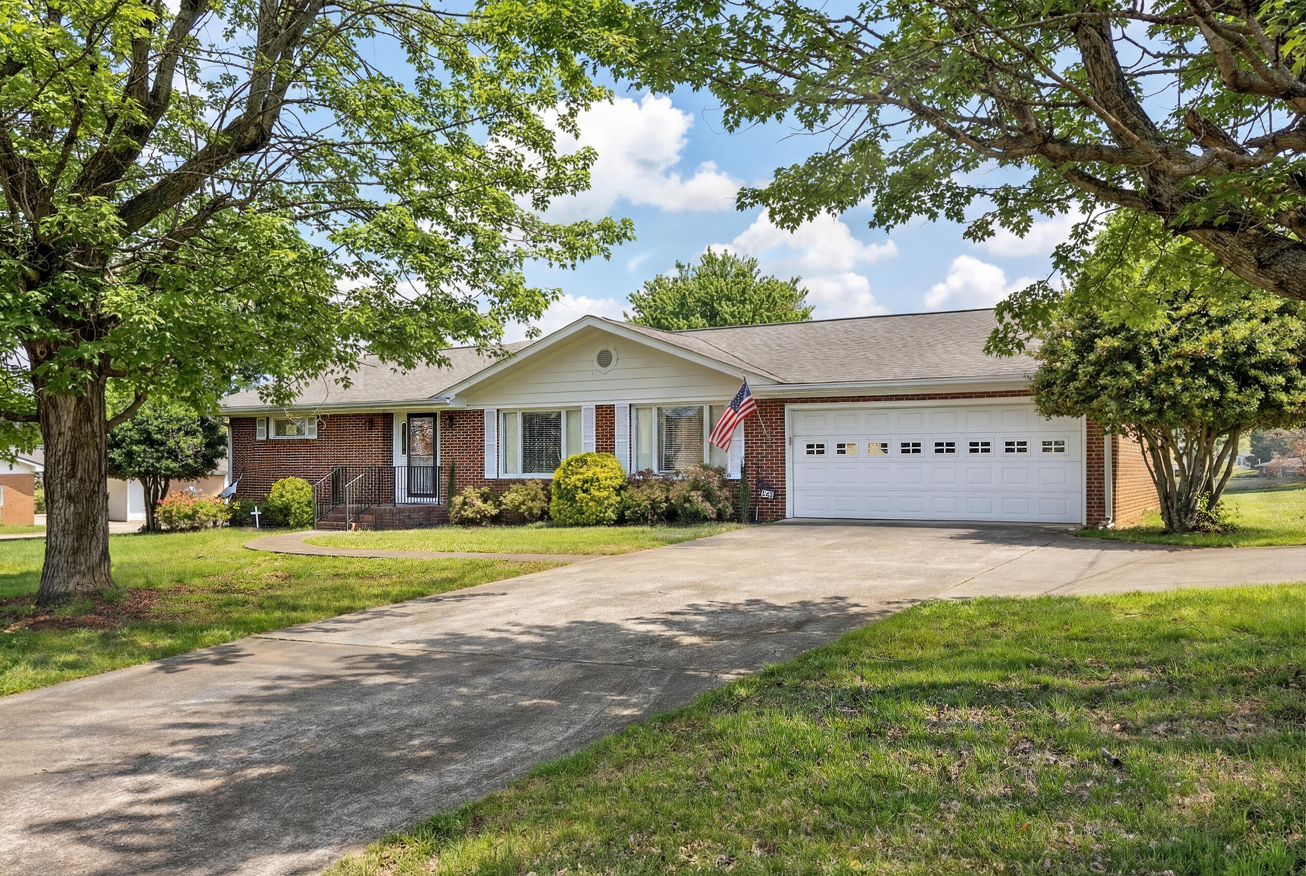 540 25th Street Northwest Cleveland, TN 37312 - Photo 1 of 45 Summer Front2
