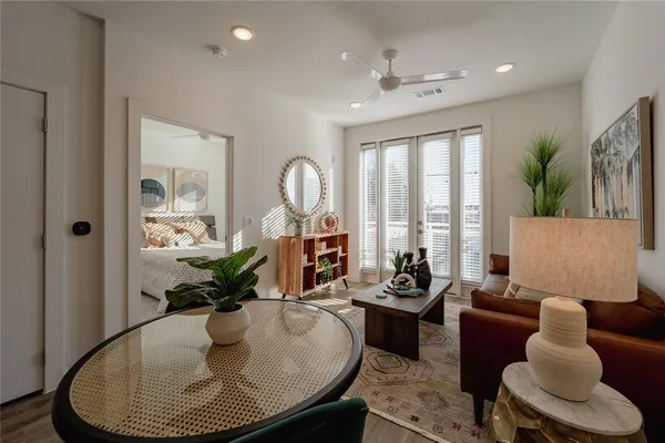 $1,508 | 105 South Bishop Avenue, Unit 1052523, Dallas, TX 75208