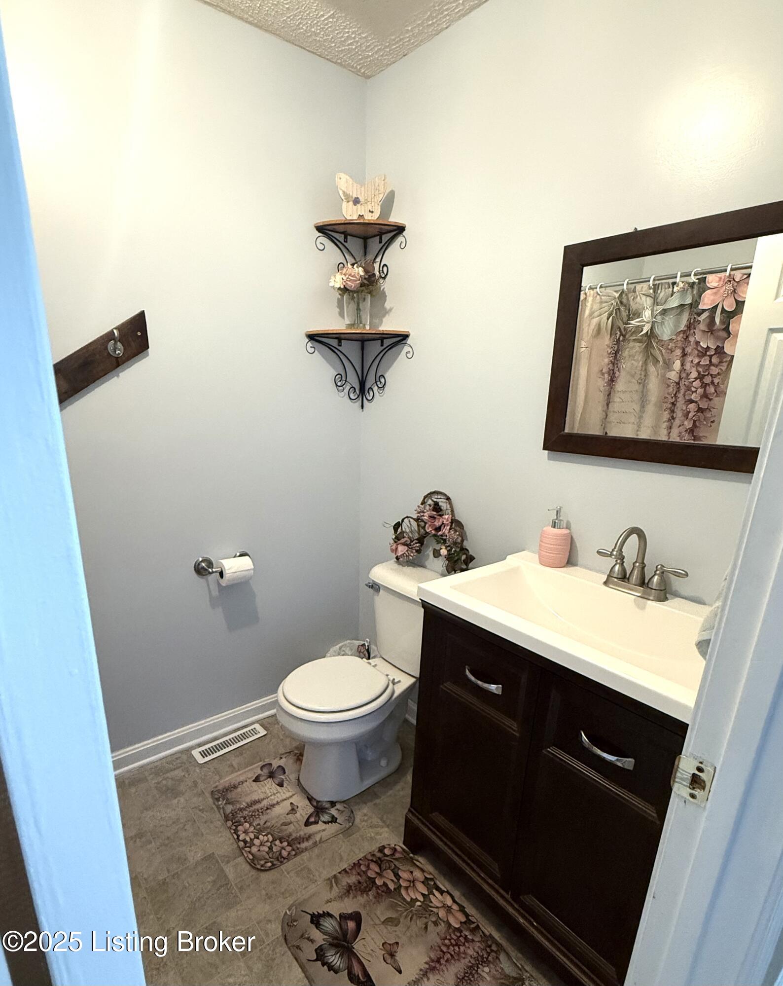 3805 Wilson Creek Road Lebanon Junction, KY 40150 - Photo 16 of 32 Bathroom