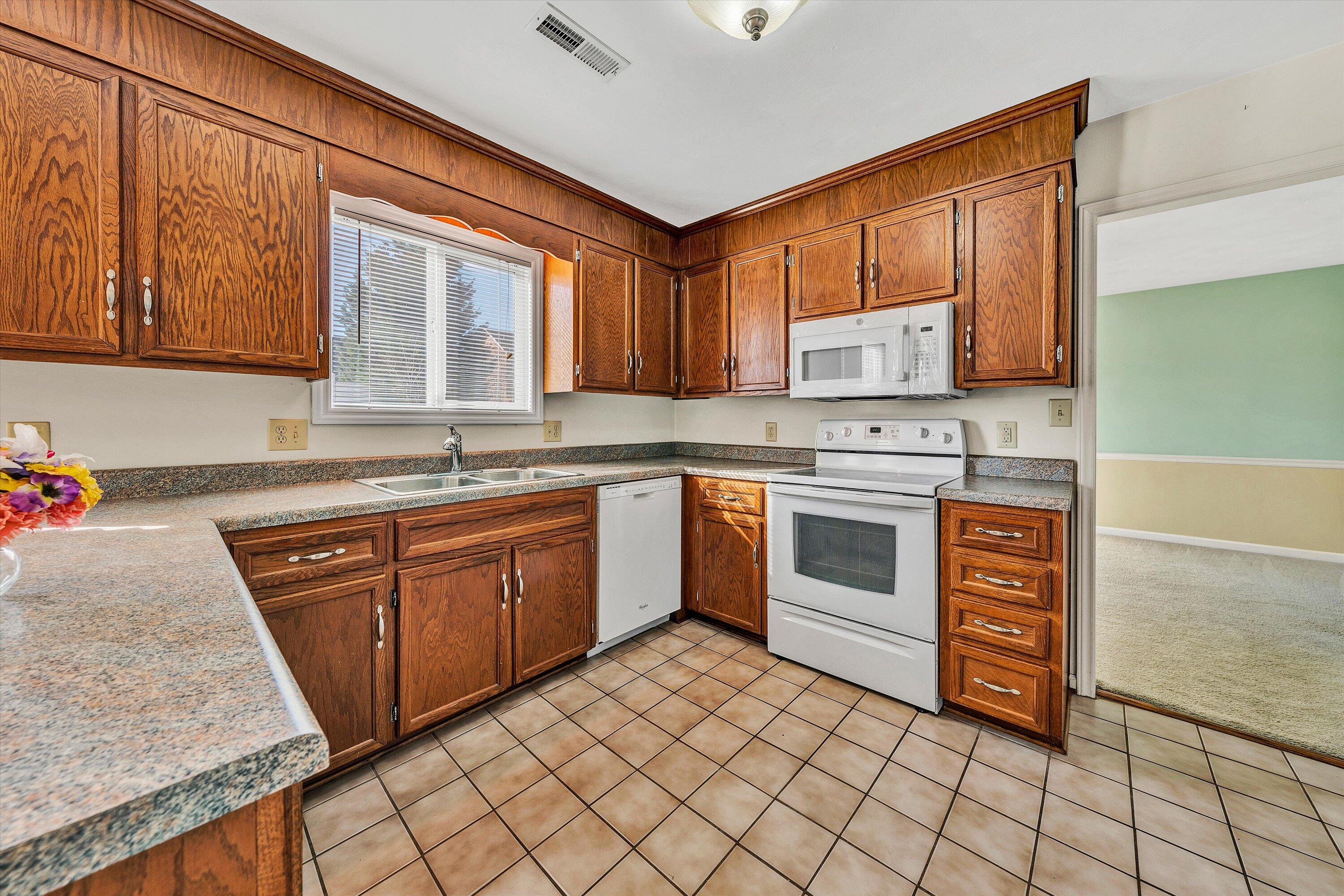 5106 Huntridge Road Roanoke, VA 24012 - Photo 13 of 41 11-010220250007