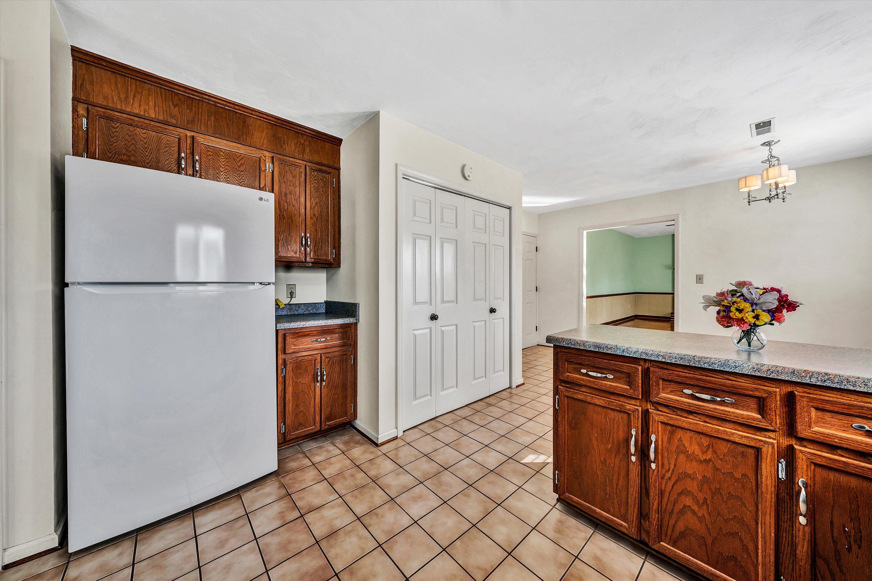 5106 Huntridge Road Roanoke, VA 24012 - Photo 14 of 41 12-010220250008