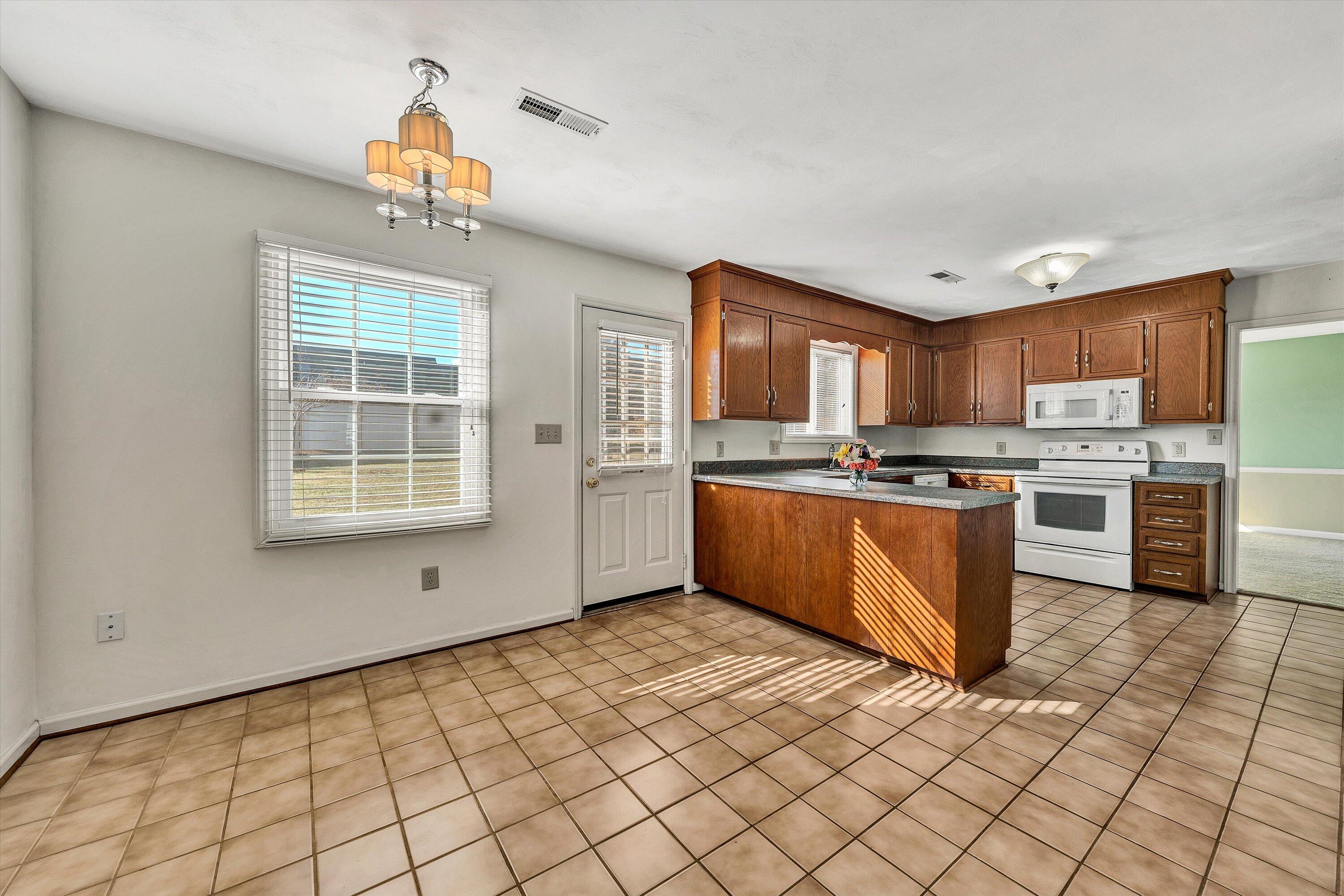 5106 Huntridge Road Roanoke, VA 24012 - Photo 16 of 41 14-010220250012