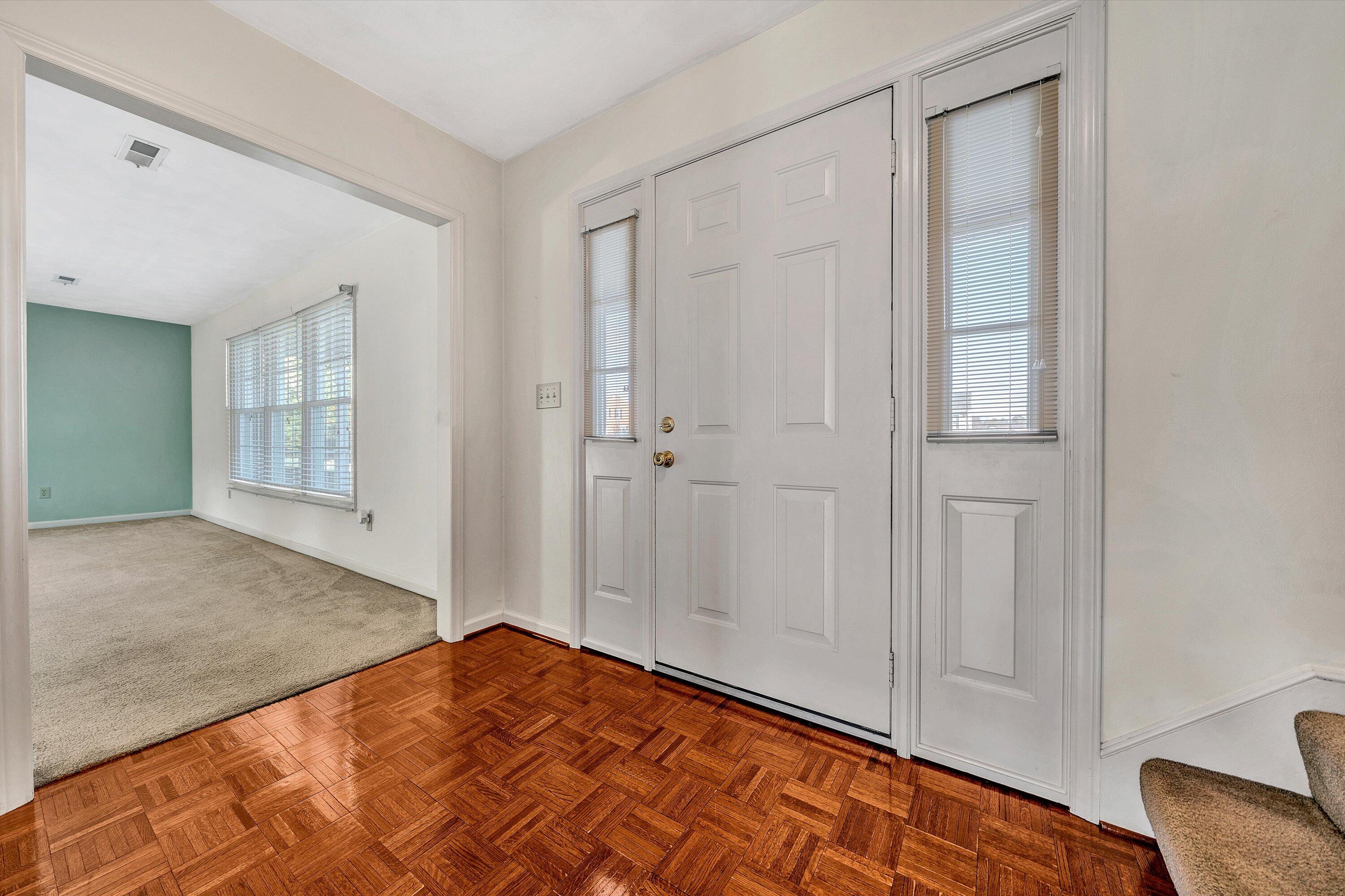 5106 Huntridge Road Roanoke, VA 24012 - Photo 8 of 41 06-010220250002