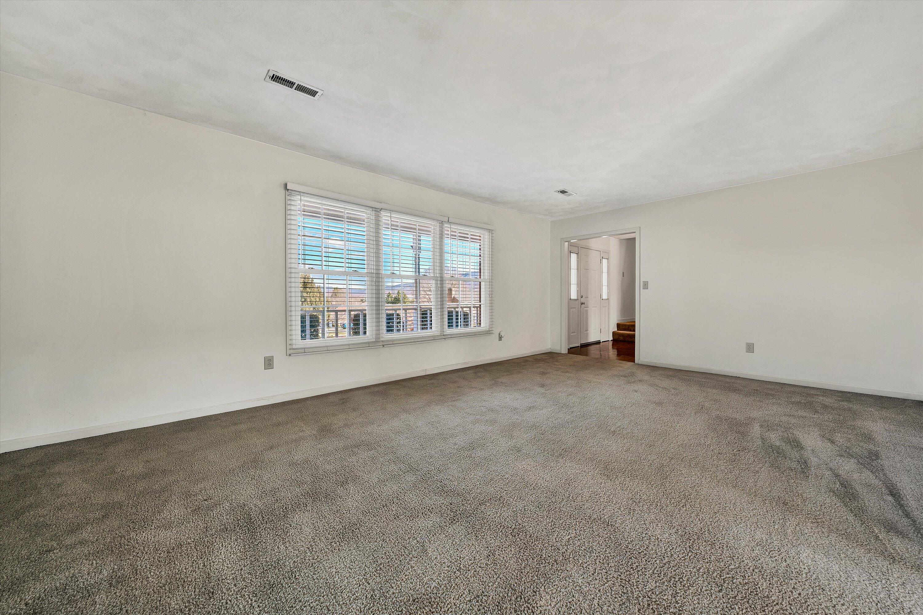 5106 Huntridge Road Roanoke, VA 24012 - Photo 10 of 41 08-010220250004