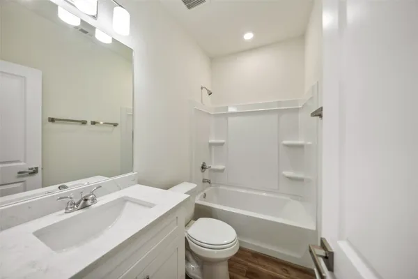 a view of room with a ceiling fan