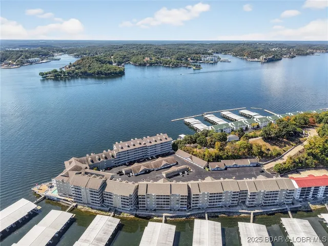 $375,000 | 68 Lighthouse Road, Unit 321, Lake Ozark, MO 65049