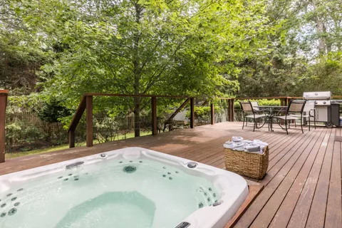 $1,199,000 | 5 16th Street, East Hampton, NY 11937