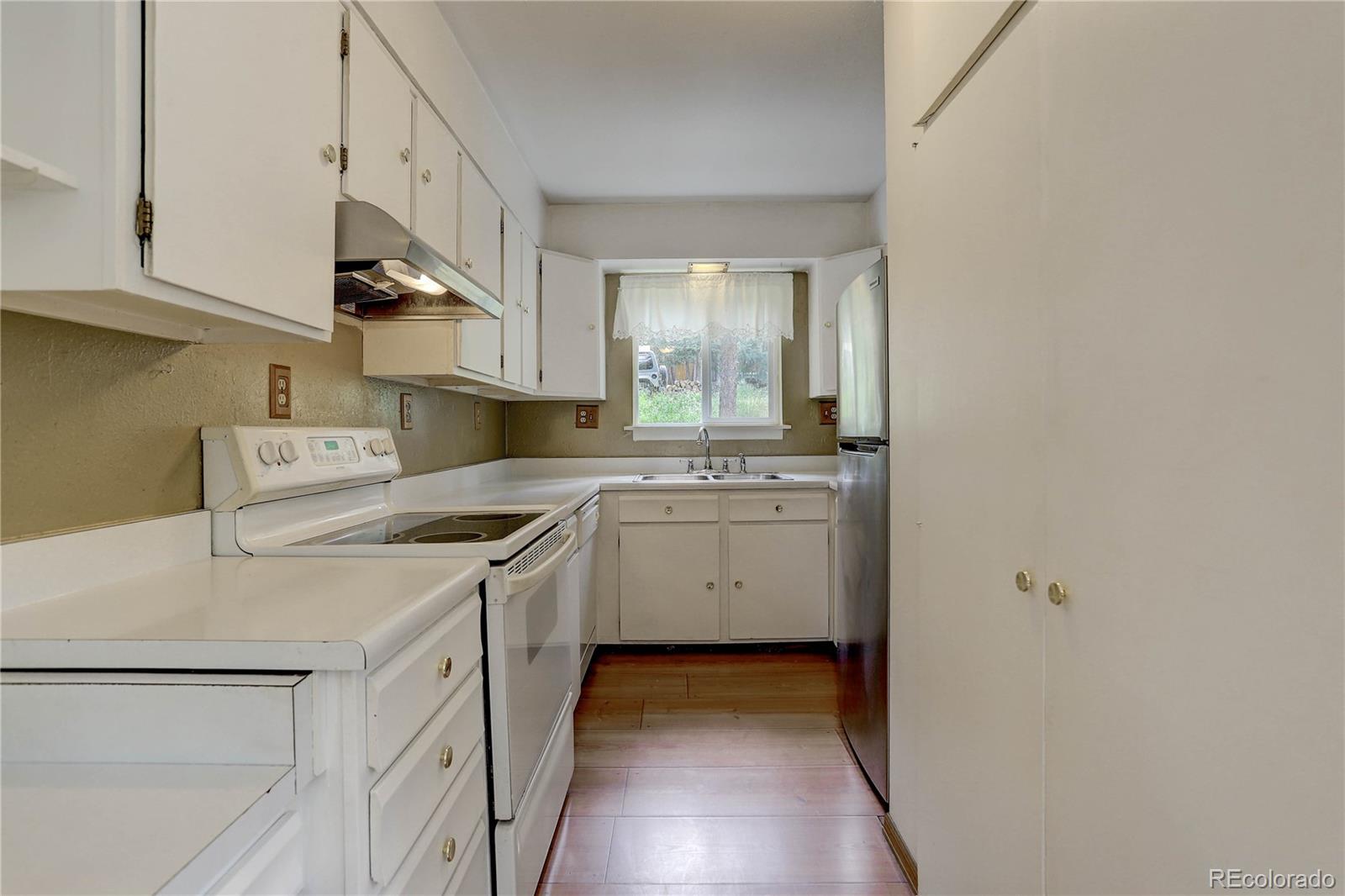 34198 Forest Estates Road Evergreen, CO 80439 - Photo 14 of 40 Gallery Image 14