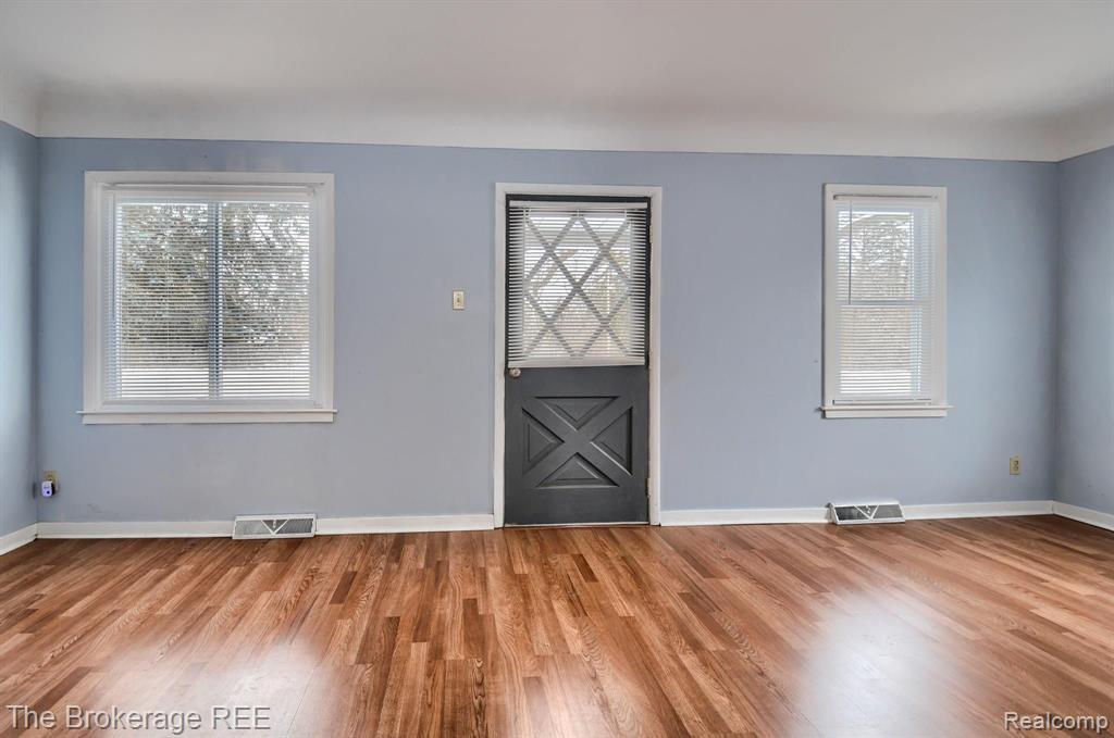 8438 North Clio Road Mount Morris, MI 48458 - Photo 5 of 13