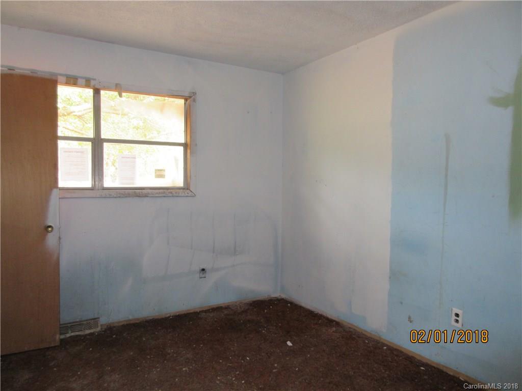662 Mcguinn Road Mill Spring, NC 28756 - Photo 6 of 15 an empty room with a window