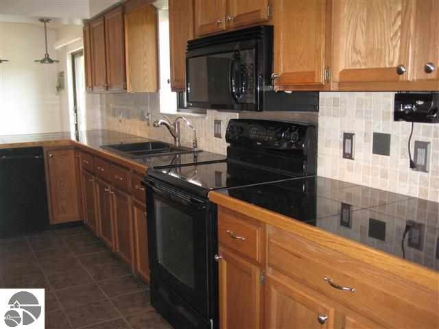 924 North Black Road Twining, MI 48766 - Photo 10 of 19 1779167-9.JPG