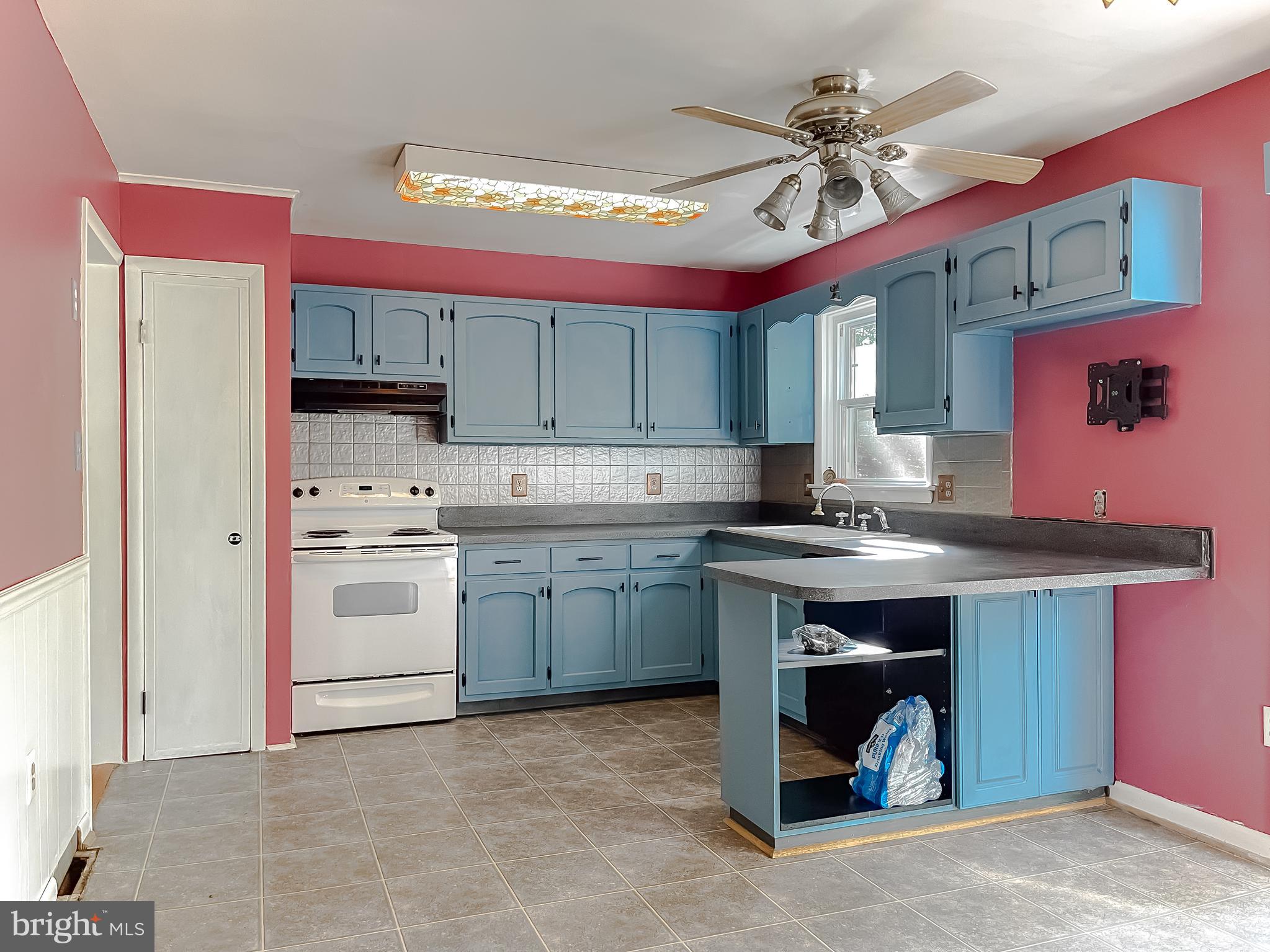 14217 Burnt Store Road Hughesville, MD 20637 - Photo 14 of 44 COUNTRY KITCHEN