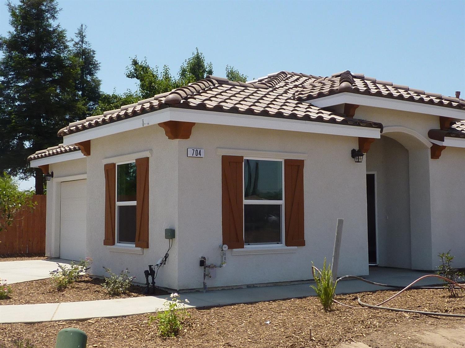 704 Riverside Drive Madera, CA 93638 - Photo 1 of 37 Gallery Image 1