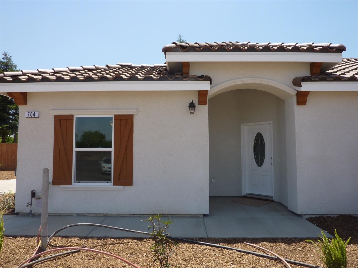 704 Riverside Drive Madera, CA 93638 - Photo 2 of 37 Gallery Image 2