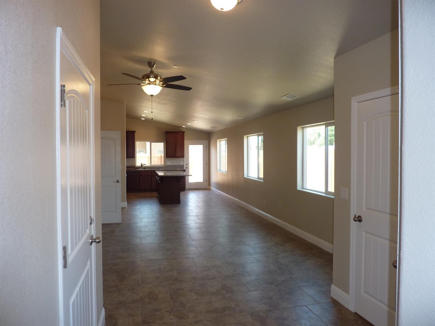 704 Riverside Drive Madera, CA 93638 - Photo 13 of 37 Gallery Image 13