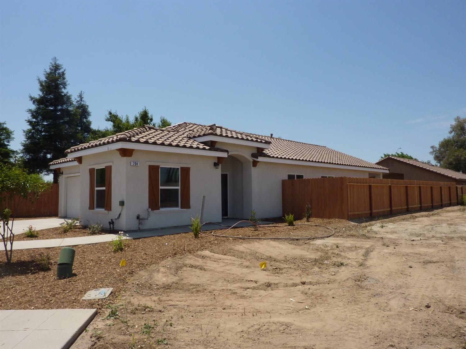 704 Riverside Drive Madera, CA 93638 - Photo 3 of 37 Gallery Image 3
