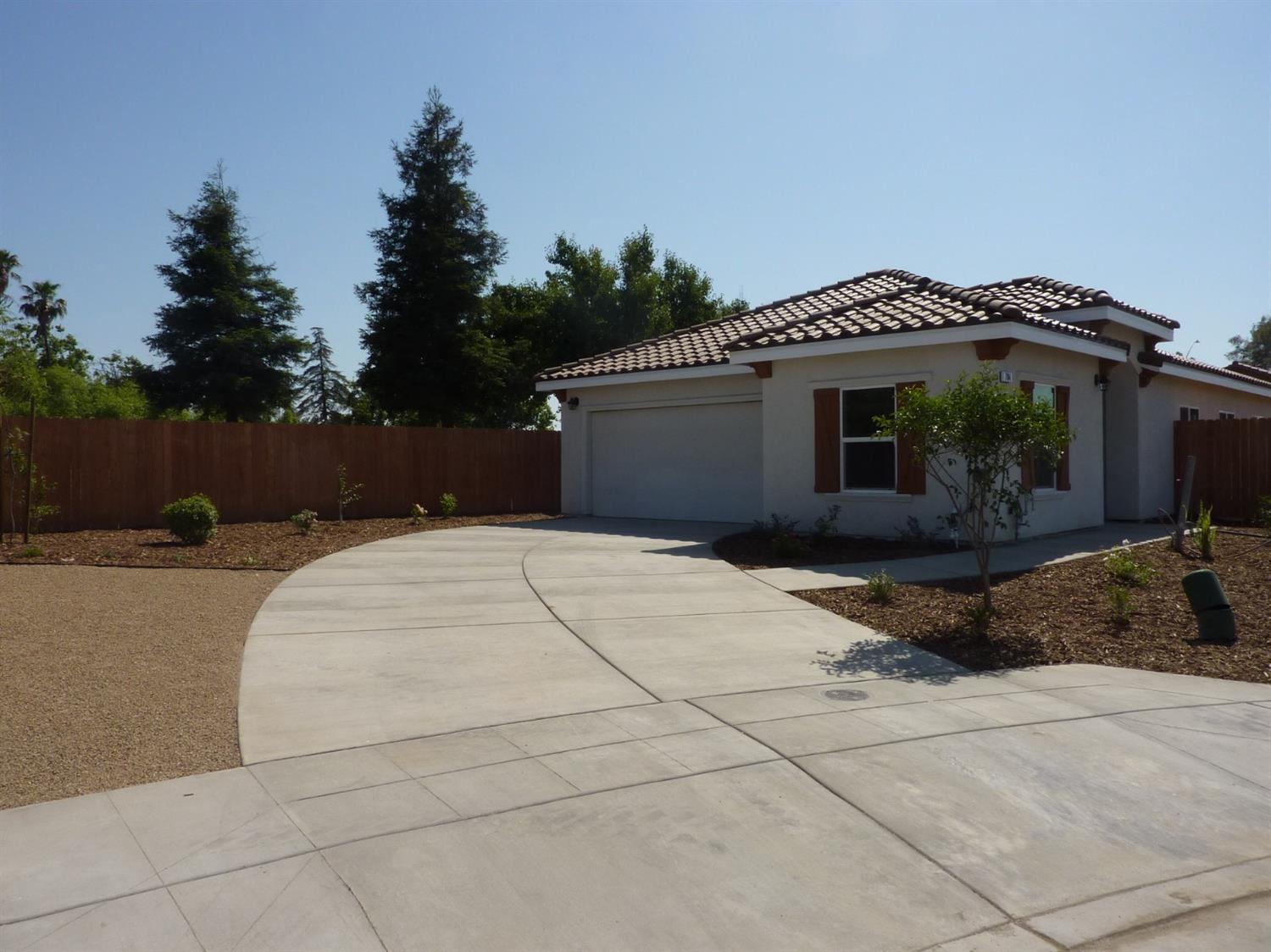 704 Riverside Drive Madera, CA 93638 - Photo 4 of 37 Gallery Image 4