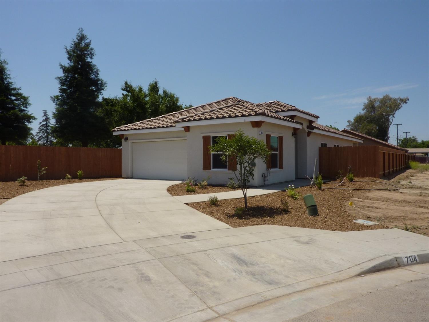 704 Riverside Drive Madera, CA 93638 - Photo 6 of 37 Gallery Image 6