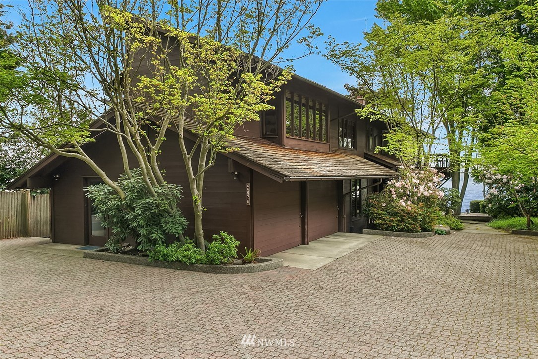 6669 Northeast Windermere Road Seattle, WA 98115 - Photo 27 of 36 front view of a house with a garden