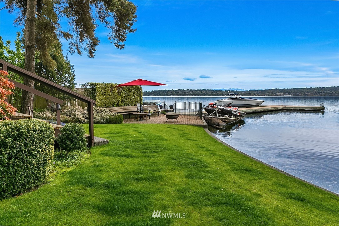 6669 Northeast Windermere Road Seattle, WA 98115 - Photo 4 of 36 a view of a terrace with a garden